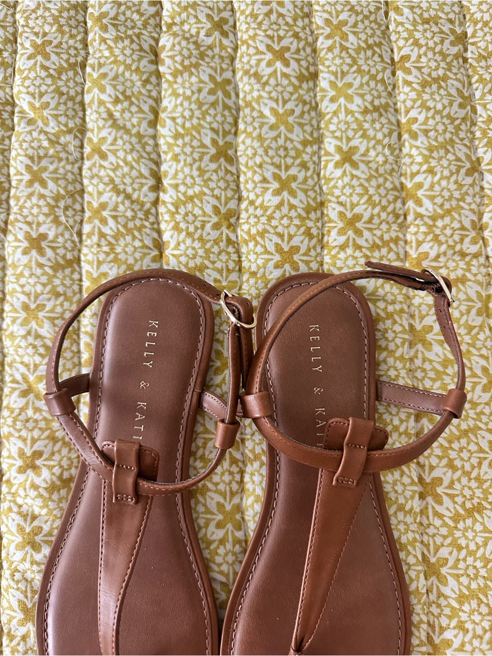 Kelly & Katie Tan Brown T-Strap Thong Leather Sandals Size 7 - Picture 4 of 4